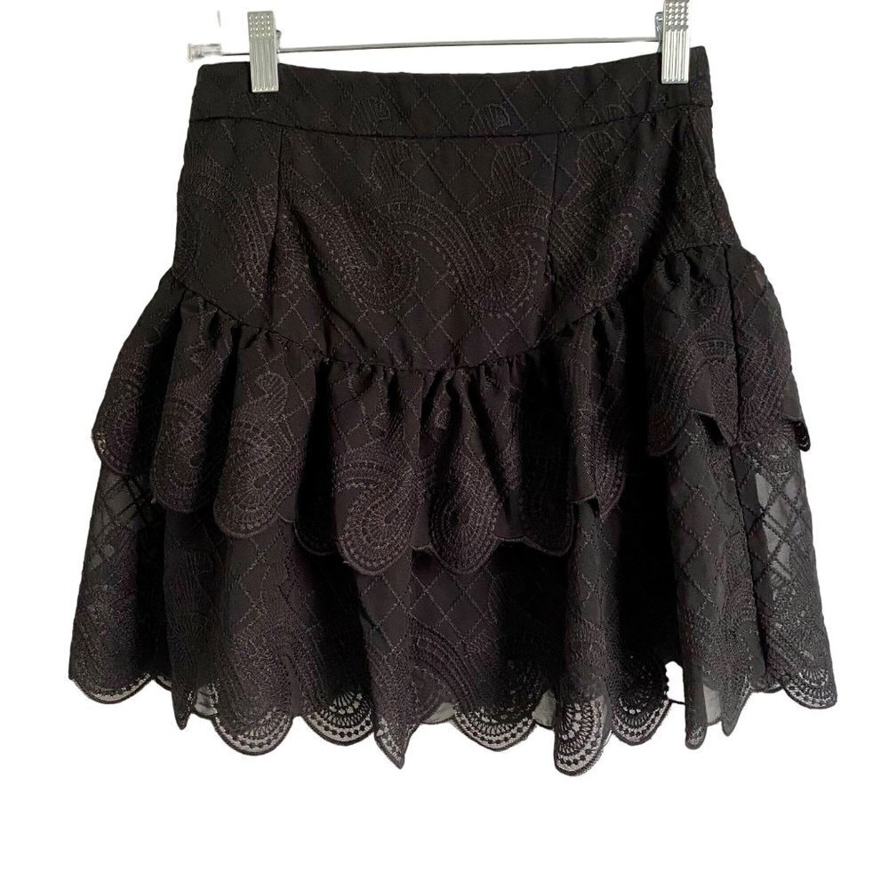 Boohoo Black Mini Skirt Lined with Detailed Pattern Size 2
